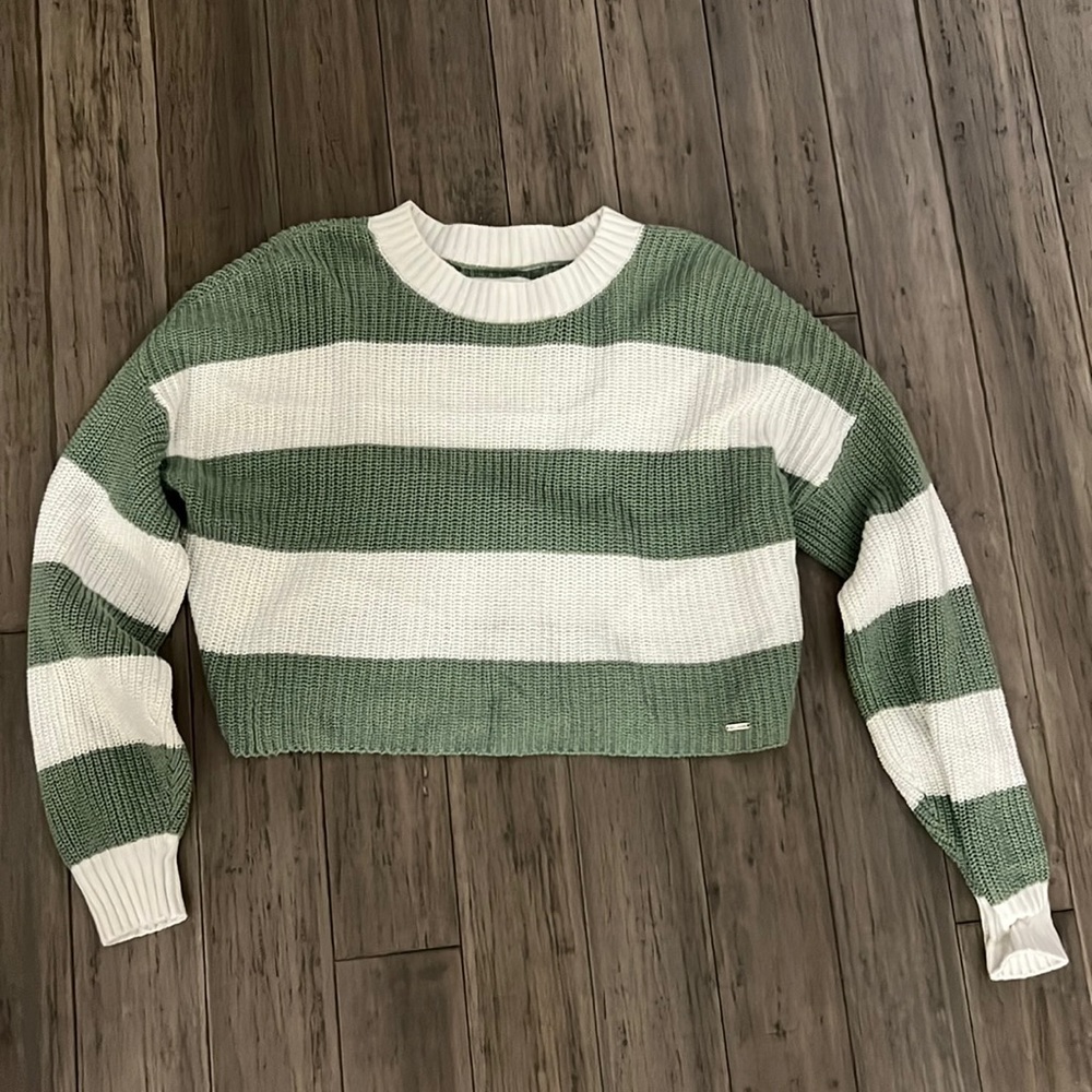 Cropped hollister sweater